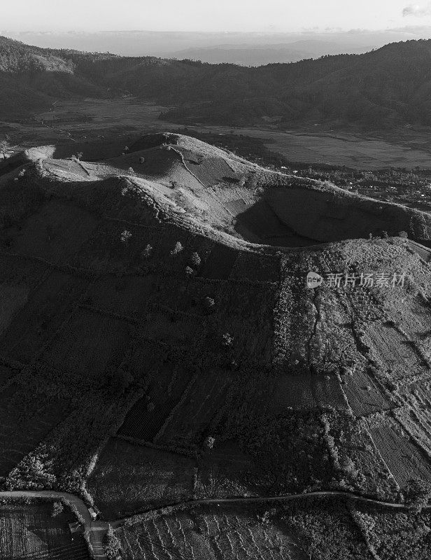 该火山口已停止工作，被命名为越南中部高地，嘉莱省Chu Dang Ya火山